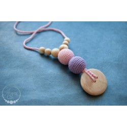 KangarooCare button in baby pink & purple, genévrier