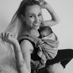 Porte-bébé HoodieCarrier 2 gris athlétique